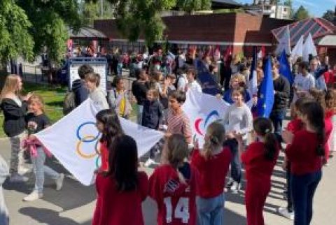 🏳️🥇 Les drapeaux des Jeux olympiques et paralympiques au Lycée Français Jean Monnet pour les JIJ